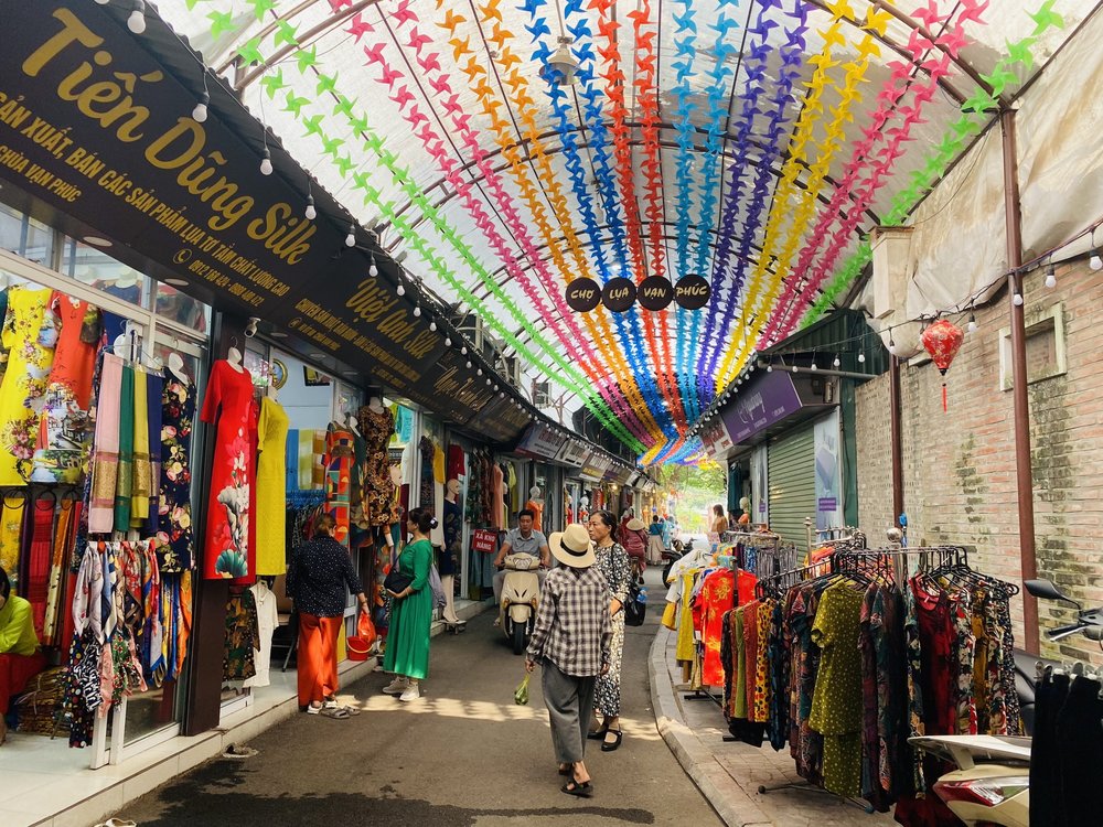Kinh Nghiệm Mua Hàng Ở Làng Lụa Vạn Phúc