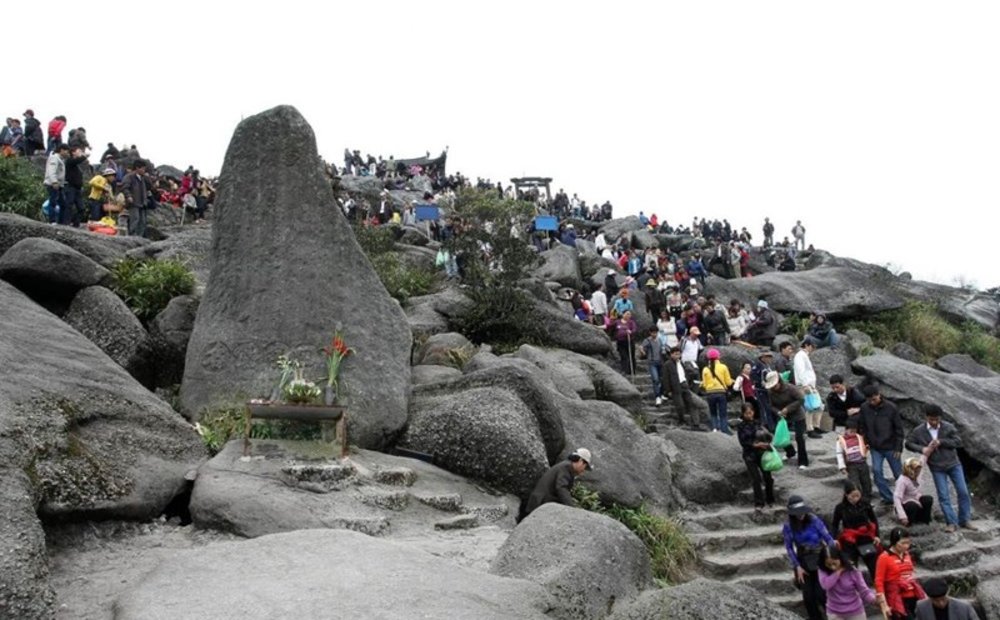 Cổng Trời - Bia Phật