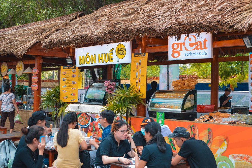 Khu Vực Ăn Nhanh & Đồ Ăn Vặt: Nạp Năng Lượng Nhanh Chóng