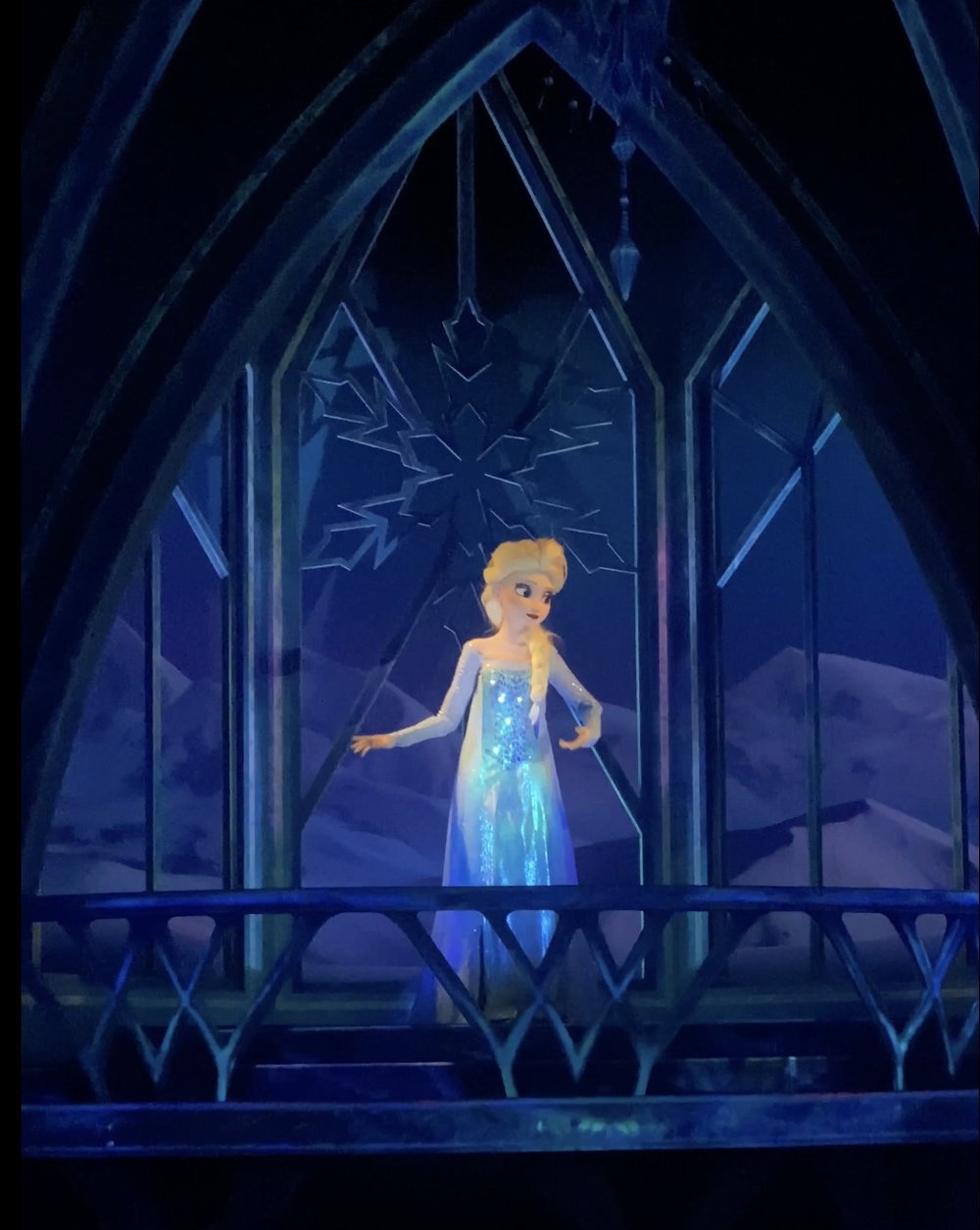 เครื่องเล่น Frozen Ever After ที่ดิสนีย์แลนด์ฮ่องกง