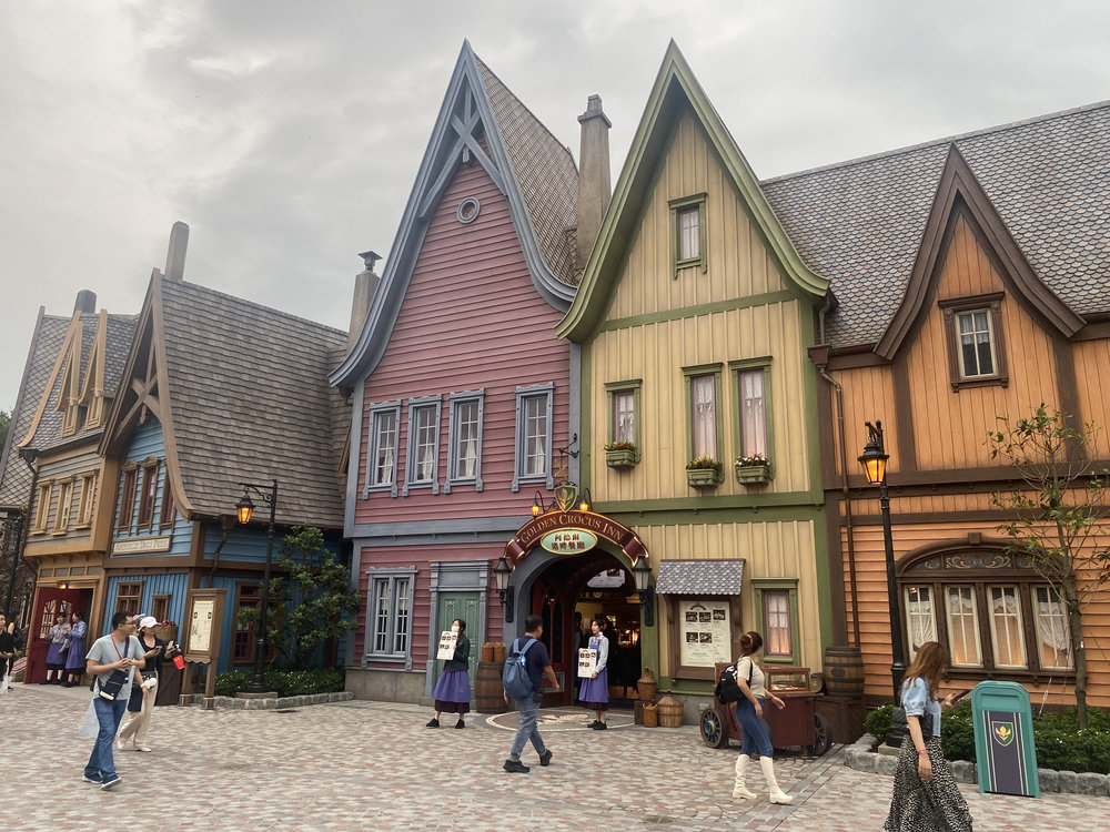 ร้านอาหาร Golden Crocus Inn ในโซน World of Frozen