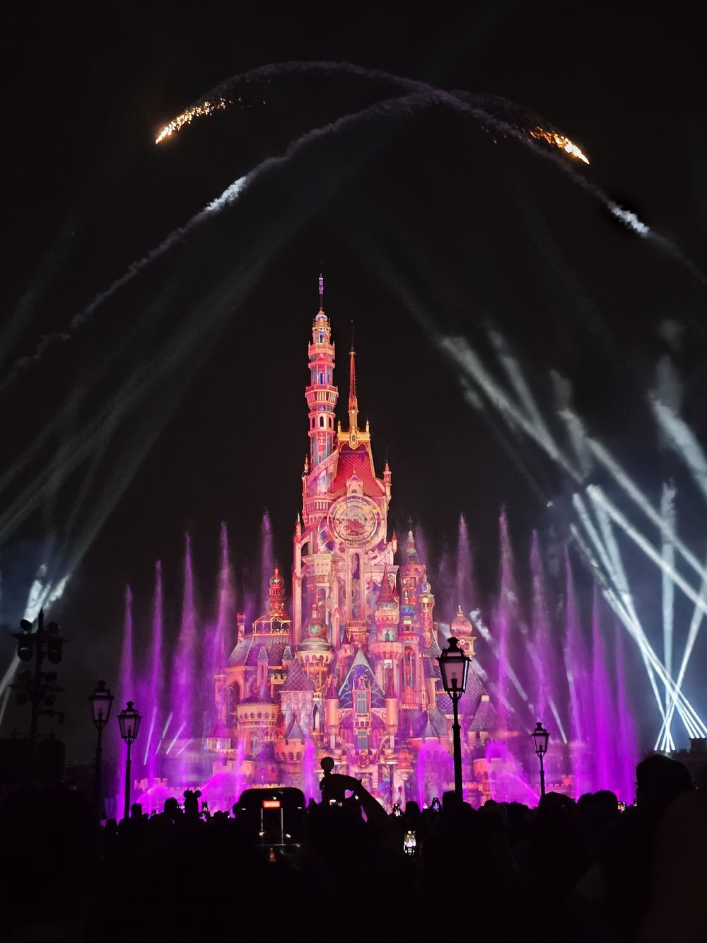 การแสดง Momentous ที่ฮ่องกงดิสนีย์แลนด์