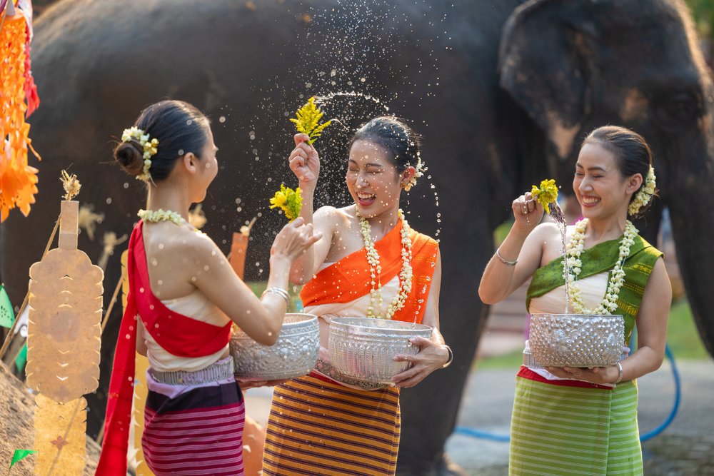 Lễ Hội Té Nước Songkran: Tết Thái Lan Rộn Ràng 