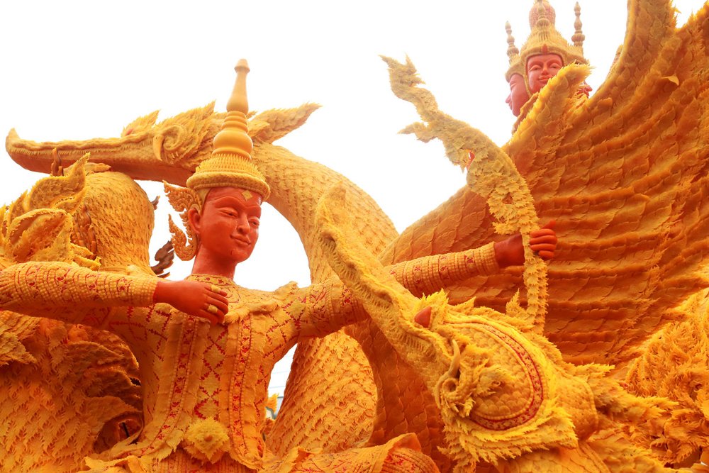 Lễ Hội Nến Ubon Ratchathani: Kỷ Niệm Bài Pháp Đầu Tiên Của Đức Phật