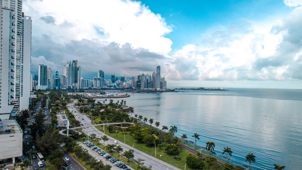 Av. Balboa, Panamá (Source: Unsplash)