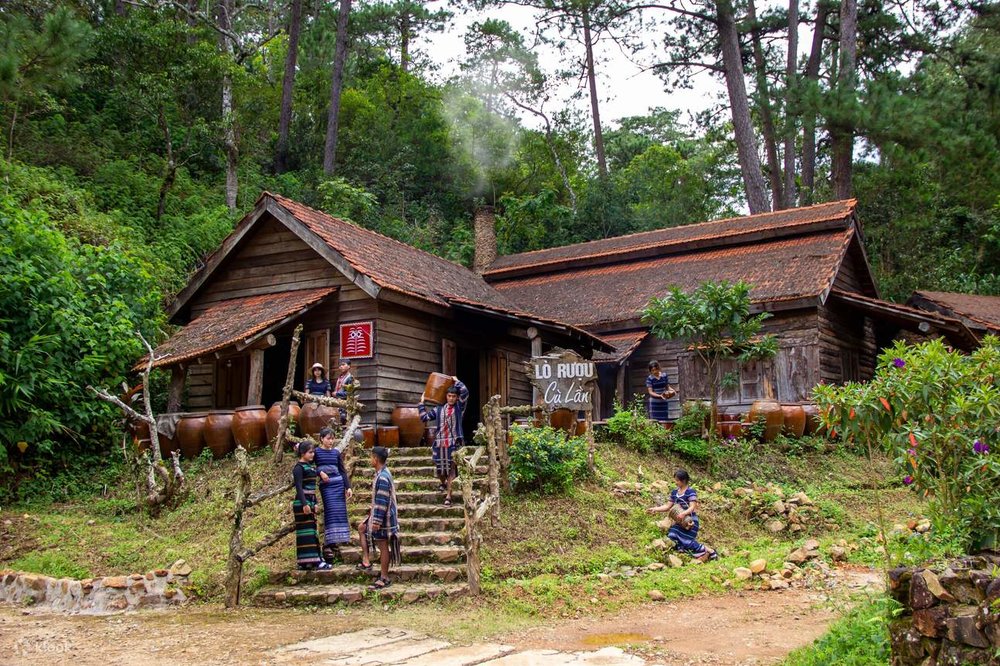 Thử Rượu Men Rừng Ở Làng Cù Lần Đà Lạt