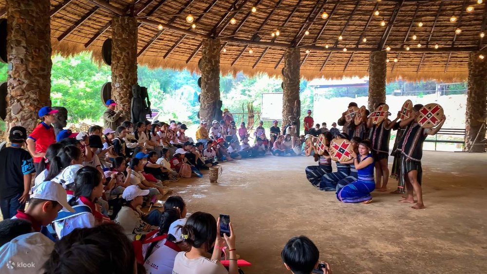 Giá Vé Làng Cù Lần Đà Lạt Tham Khảo