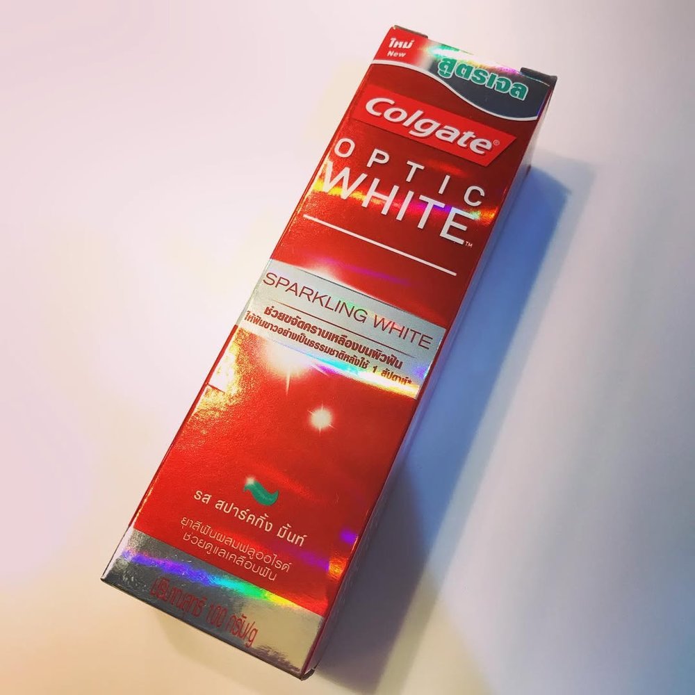 ベトナム　お土産  Colgate OPTIC WHITE
