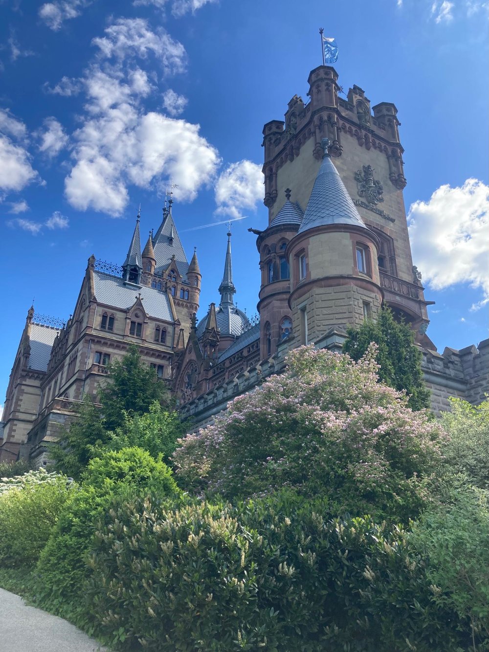 【デュッセルドルフから日帰り列車旅】Königswinter（ケーニヒスヴィンター）でドイツを100%たのしむ1日　ドラッヘンブルク城　ネオゴシック様式