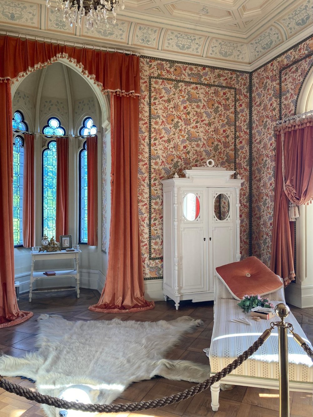 【デュッセルドルフから日帰り列車旅】Königswinter（ケーニヒスヴィンター）でドイツを100%たのしむ1日　ドラッヘンブルク城　ネオゴシック様式　室内