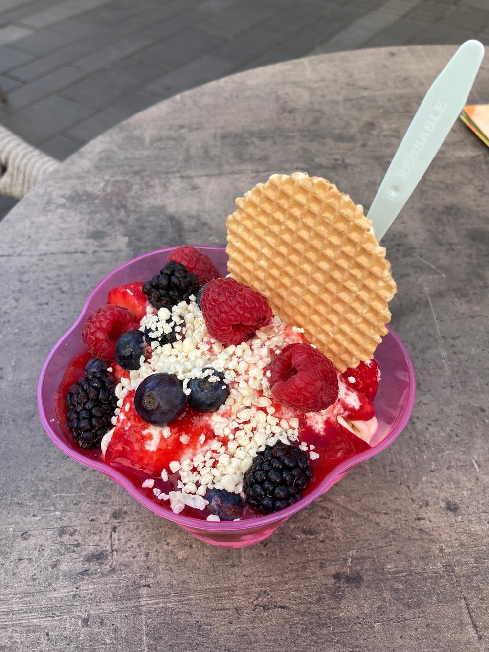 【デュッセルドルフから日帰り列車旅】Königswinter（ケーニヒスヴィンター）でドイツを100%たのしむ1日　アイスクリーム　スパゲッティアイス