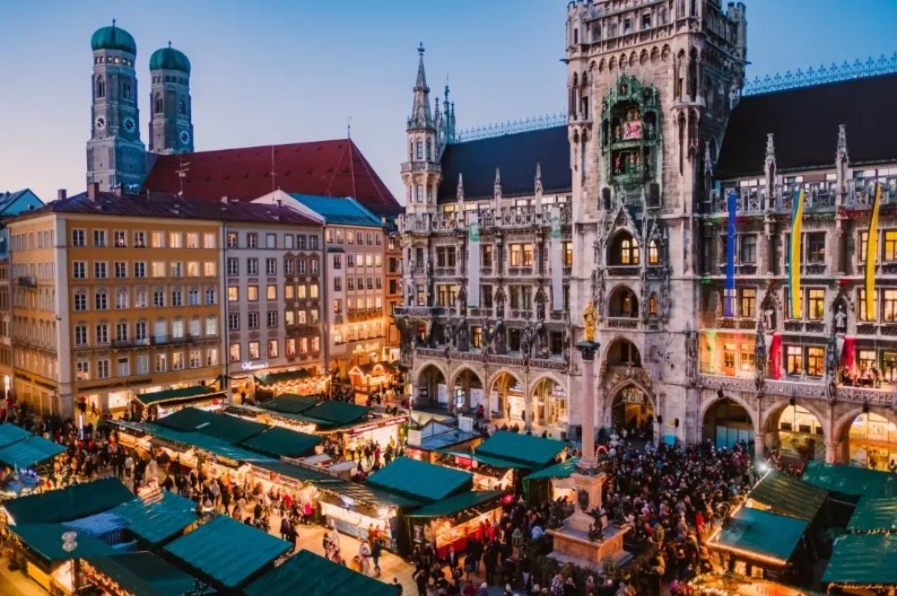 Marienplatz, the main Christmas market in Munich