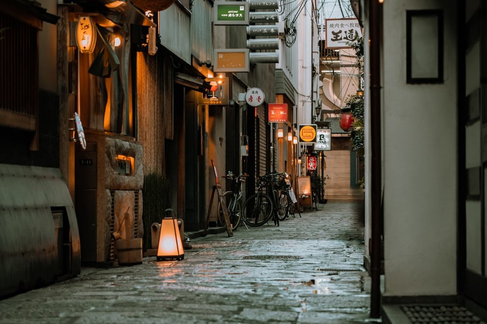  Ebisu Yokocho (Ebisu) – Mê Cung Izakaya Phong Cách Hiện Đại