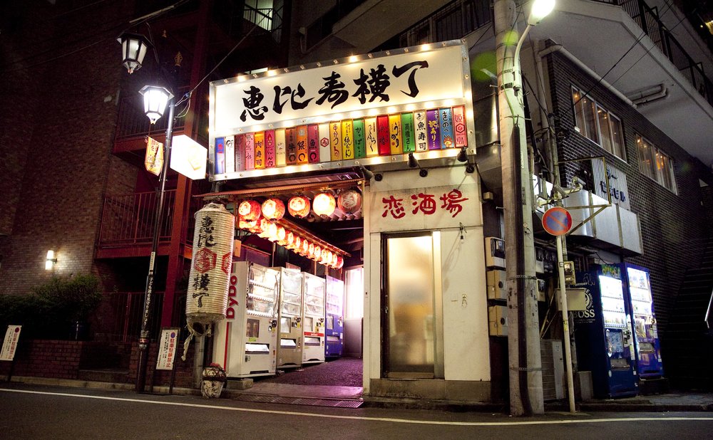  Ebisu Yokocho (Ebisu) – Mê Cung Izakaya Phong Cách Hiện Đại