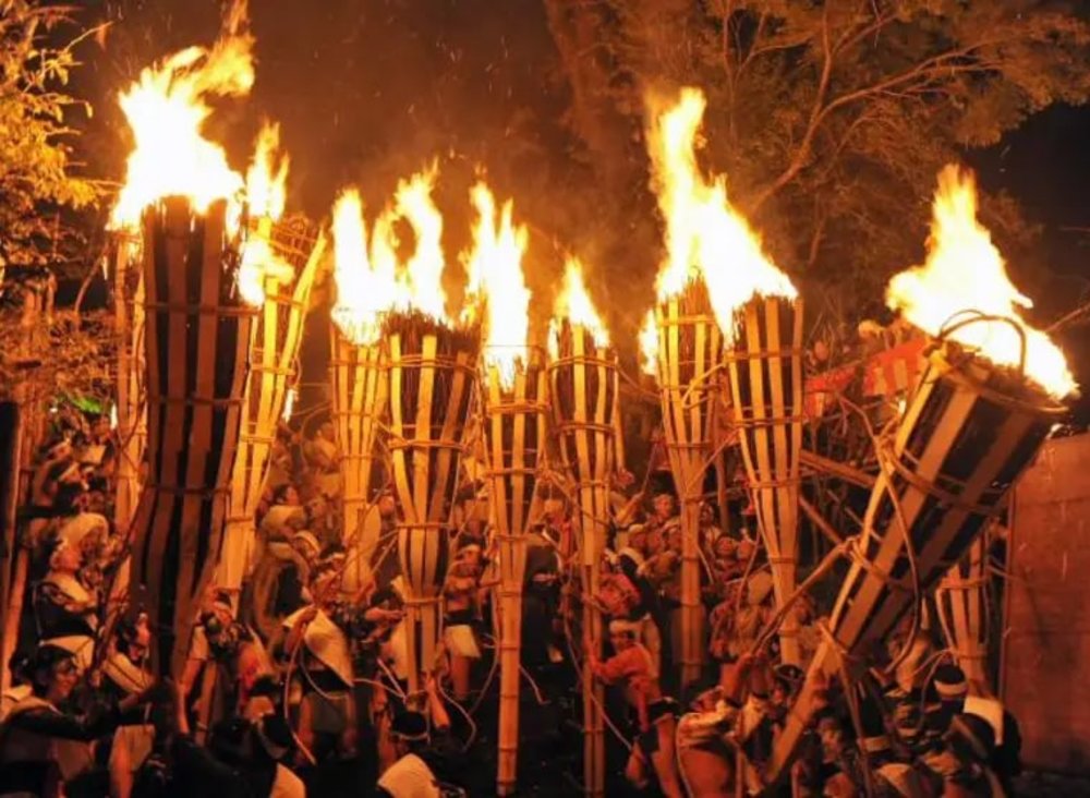Lễ Hội Lửa Kurama No Himatsuri (Tháng 10)
