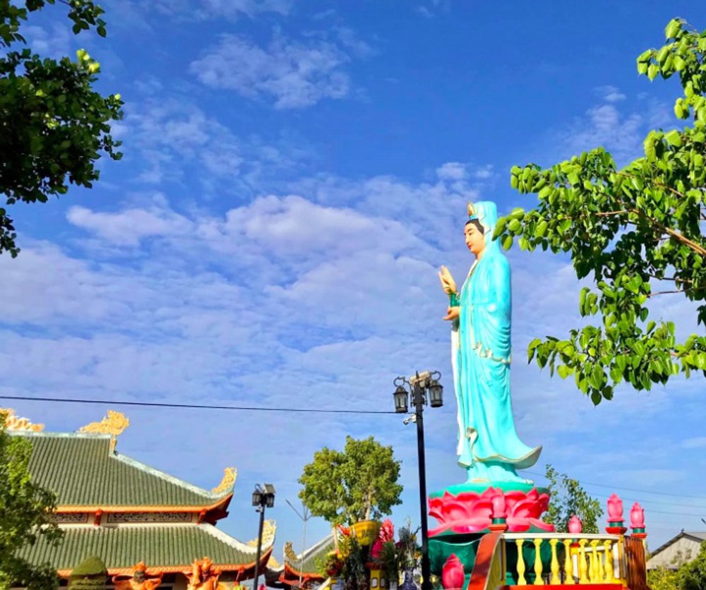 Trải Nghiệm Không Gian Tâm Linh Tại Chùa Mẹ Nam Hải 