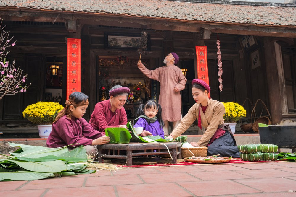 Về Thăm Gia Đình  