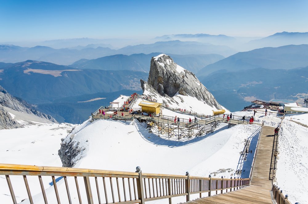 ภูเขาหิมะมังกรหยกและภูเขายุนหลง เมืองลี่เจียงฤดูหนาว มณฑลยูนนาน ประเทศจีน