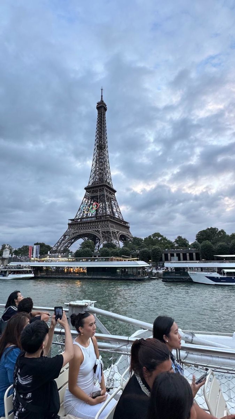 Seine River Cruise with Eiffel Tower view