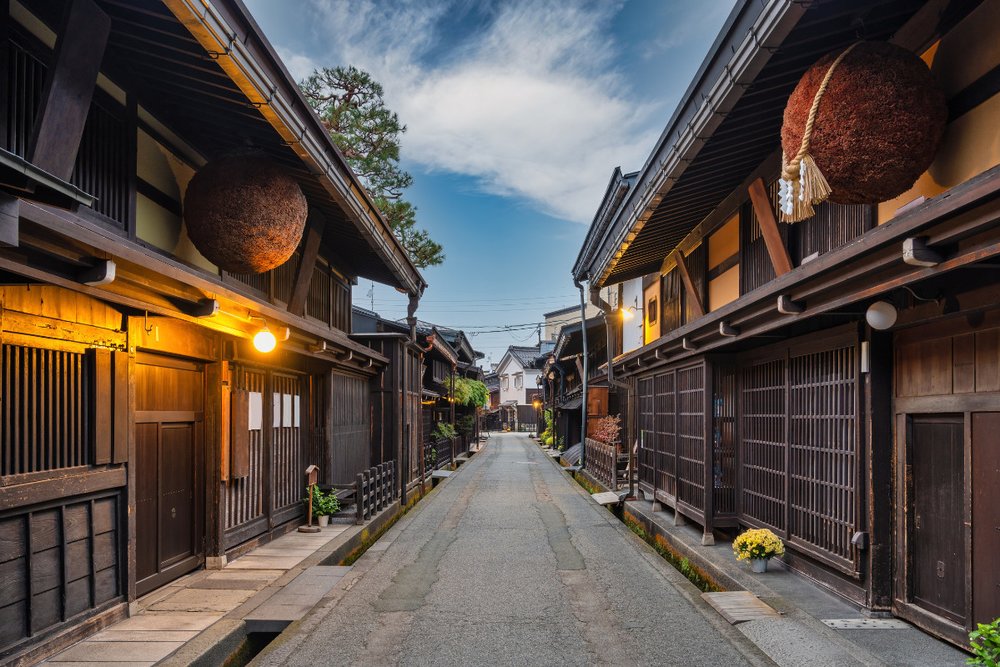 Ngày 10: Di Chuyển Đến Takayama - Phố Sanmachi Suji - Nhà Máy Rượu Sake - Di Chuyển Về Kyoto 
