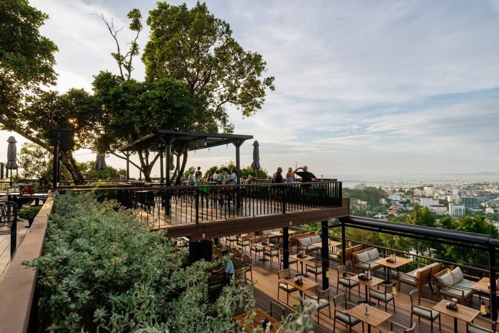 Chuồn Chuồn Bistro & Skybar - Địa Điểm Tận Hưởng Bầu Không Khí Lãng Mạn Tại Phú Quốc