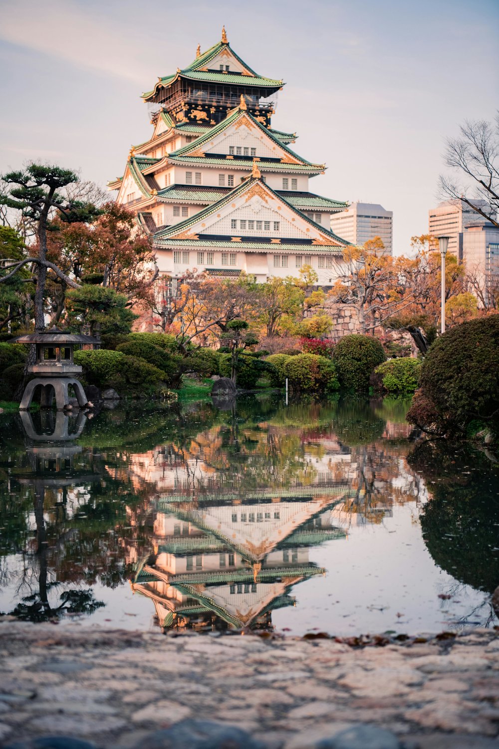 osaka castle from nishinomaru garden pov