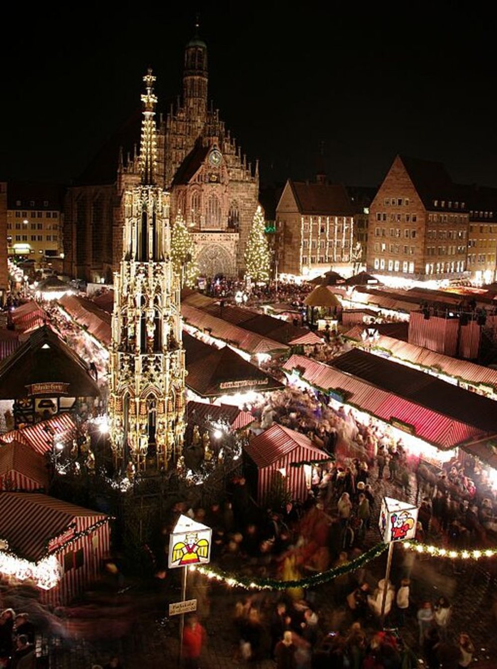 Nuremberg’s Christkindlesmarkt at night