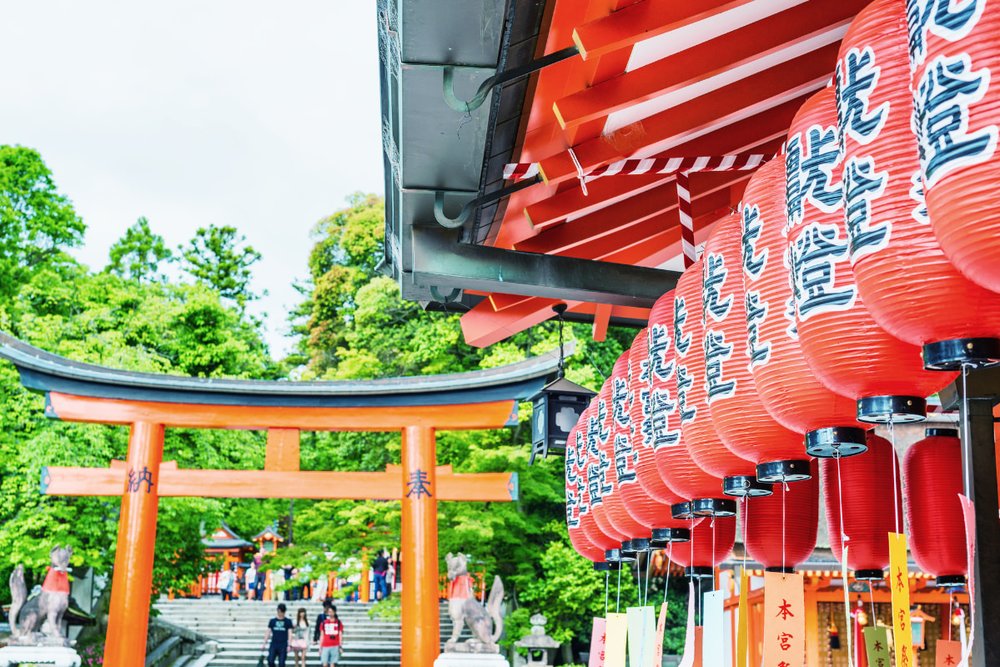 Du Lịch Fushimi Inari Mùa Xuân (tháng 3–5)