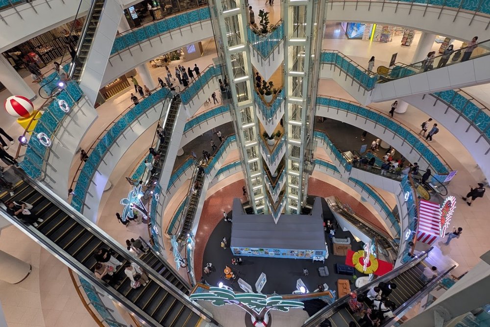 Lầu 5 Với Vô Vàn Sản Phẩm Hiện Đại Ấn Tượng