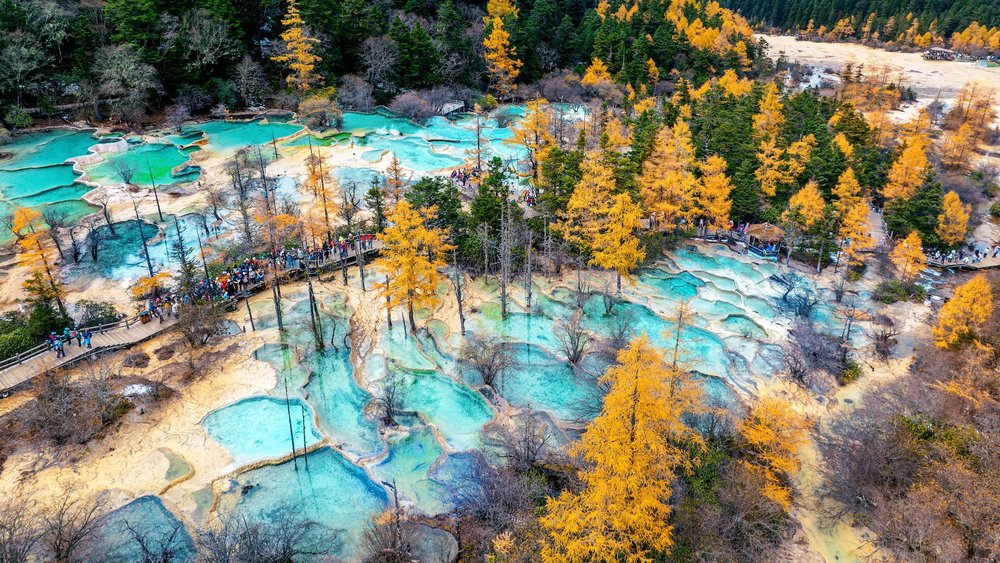 อุทยานแห่งชาติหวงหลง ในฤดูใบไม้ร่วง ประเทศจีน
