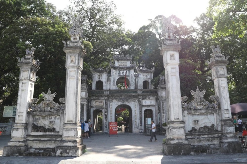 Đền Quán Thánh Thờ Ai?