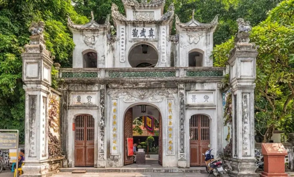 Kiến Trúc Đền Quán Thánh Có Gì Đặc Biệt?