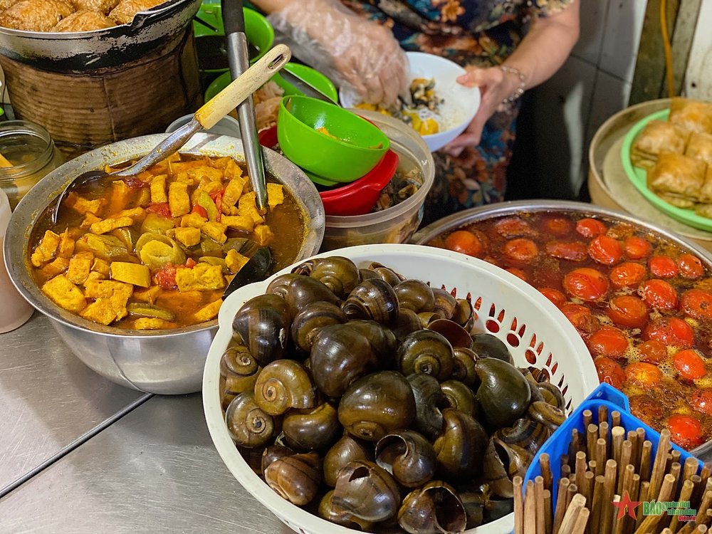 Chợ Đồng Xuân & Chợ Bắc Qua: Khu Phức Hợp Thương Mại Độc Đáo