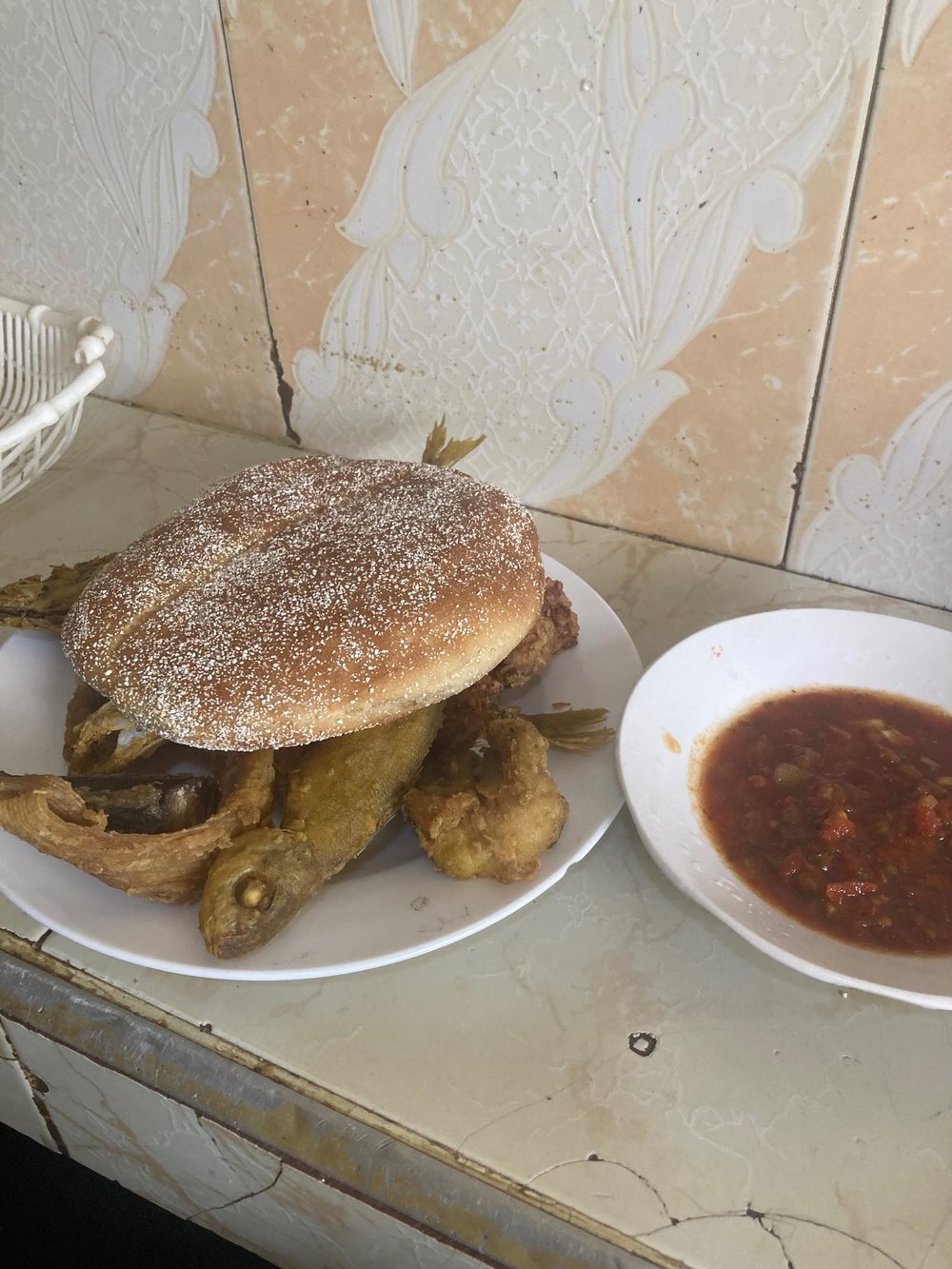 【モロッコ】もう帰りたくない!魚と世界遺産の町エッサウィラ(マラケシュから日帰りできます) ランチ サンドイッチ スープ