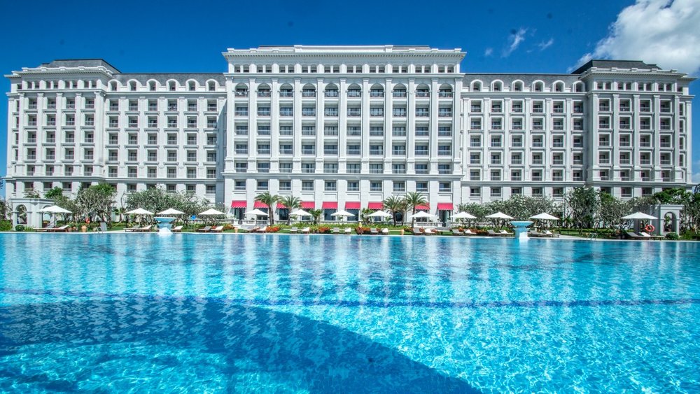 Bữa Tối Lãng Mạn Dưới Ánh Nến và Ngàn Sao