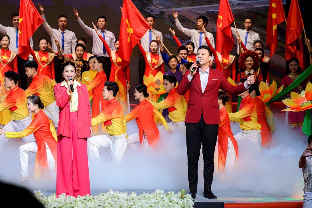 Chương Trình Nghệ Thuật Đầy Cảm Xúc