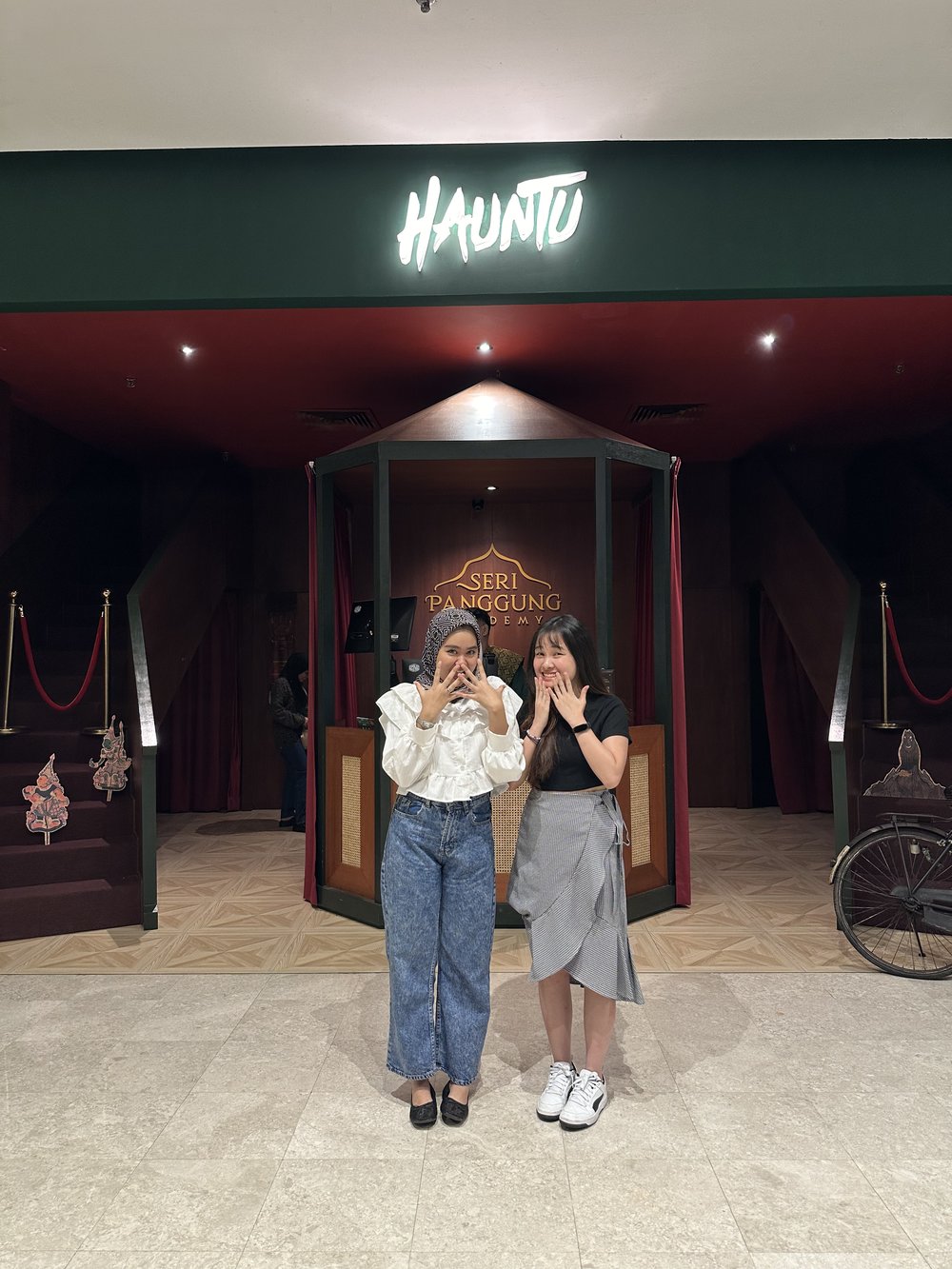 Hauntu The Curve entrance