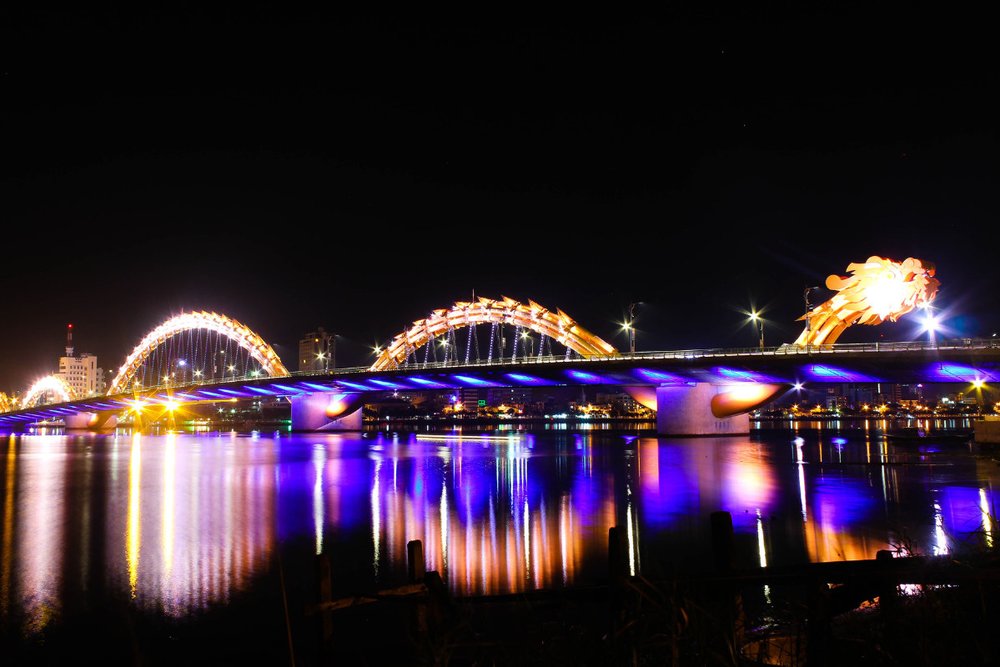 Cầu Rồng & Màn Trình Diễn Độc Đáo