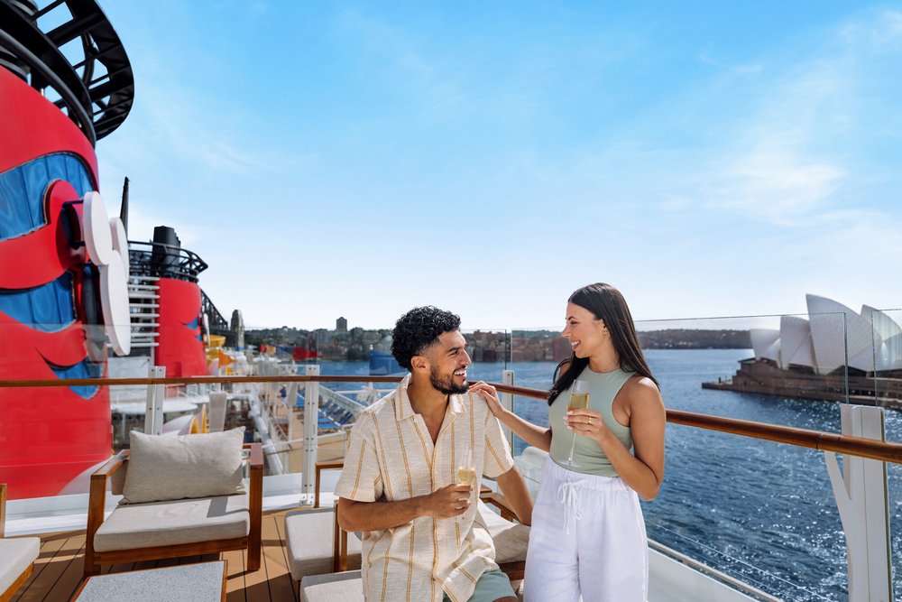 couple in a disney wonder cruise