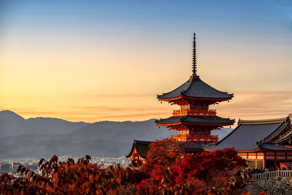 Sunset view of Kiyomizu-dera’s three-storied pagoda in Kyoto during autumn