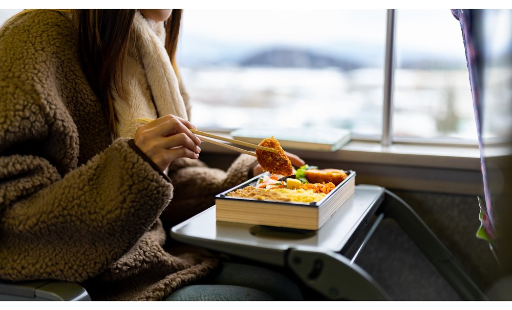 girl eating bento box KLOOK