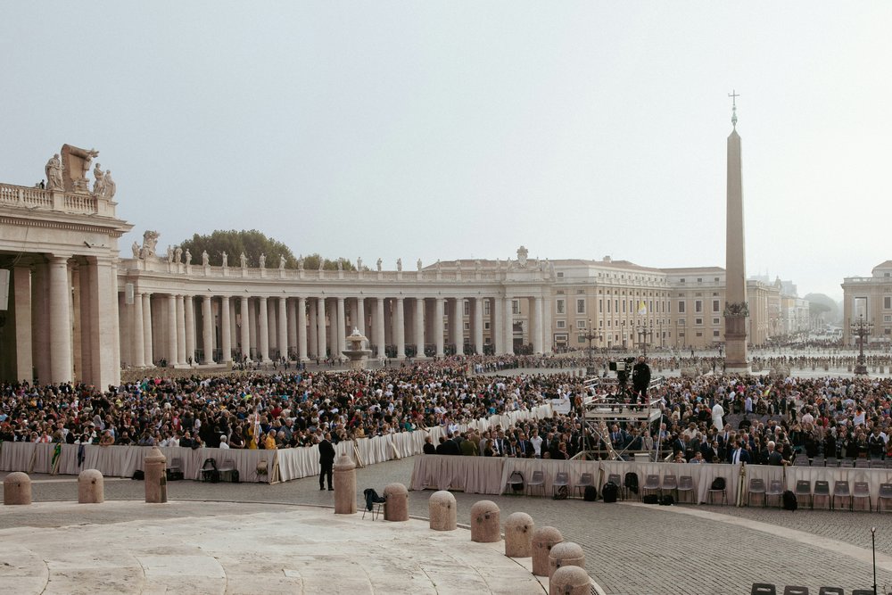 Crowd in Vatican 