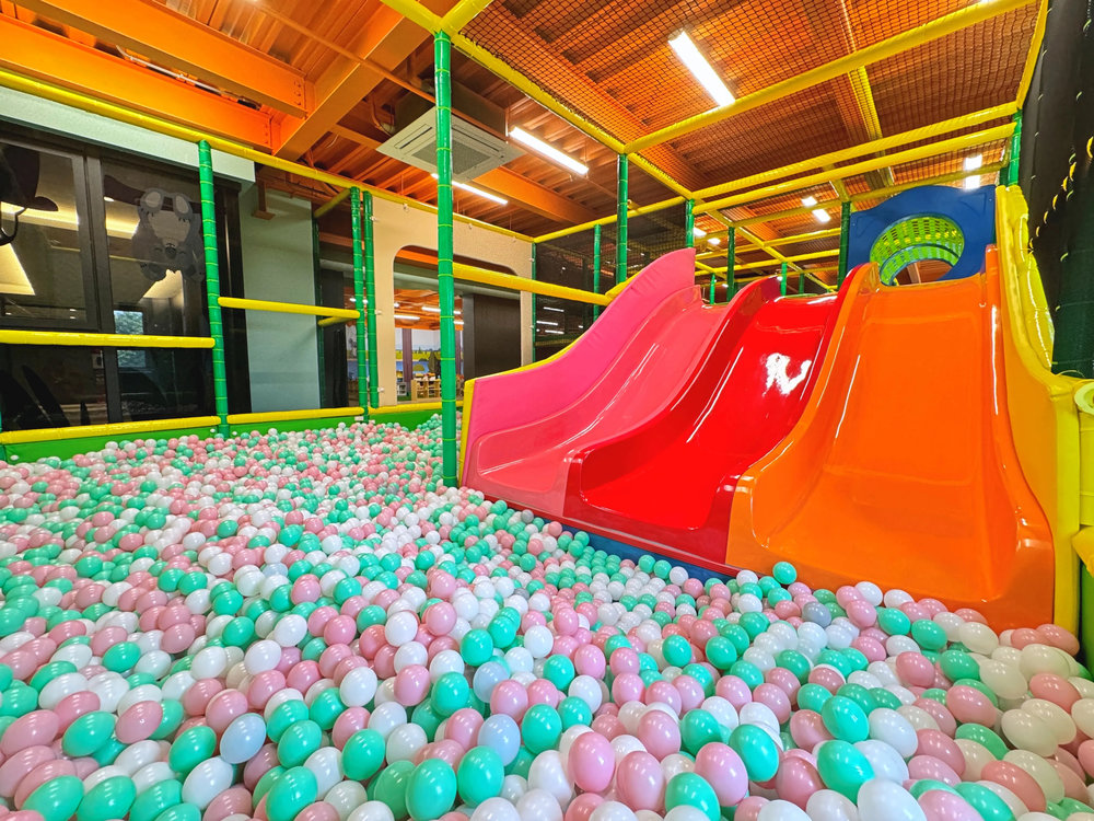 全台親子飯店 台南晶盈親旅大酒店-無尾熊奇遊樂園球池
