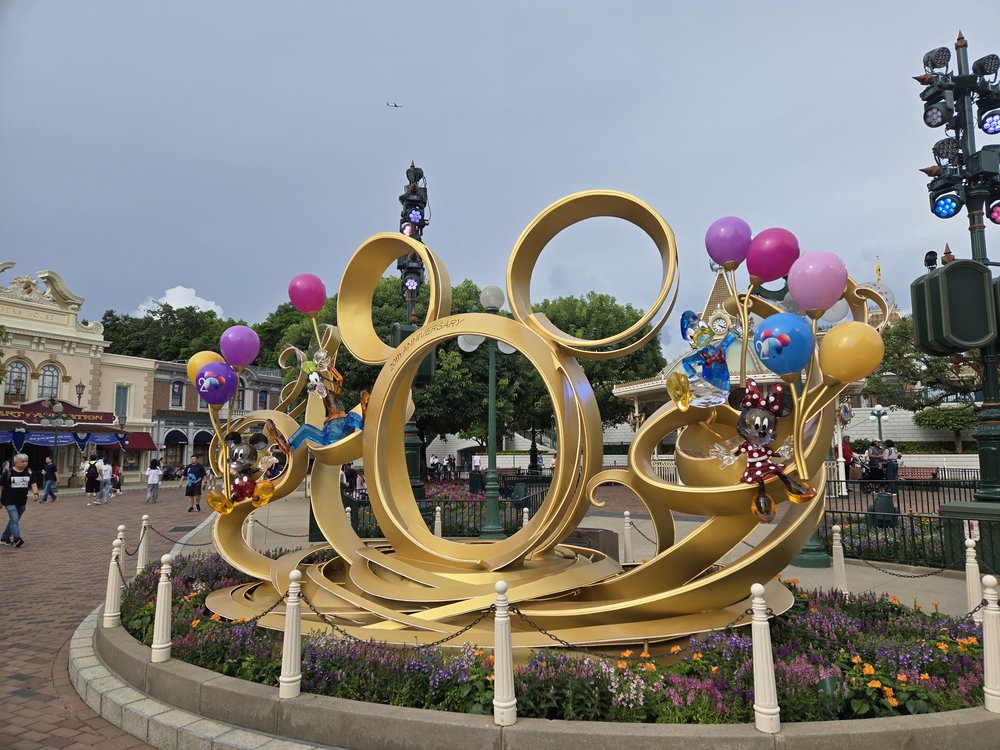 香港ディズニー 20周年 パークモニュメント