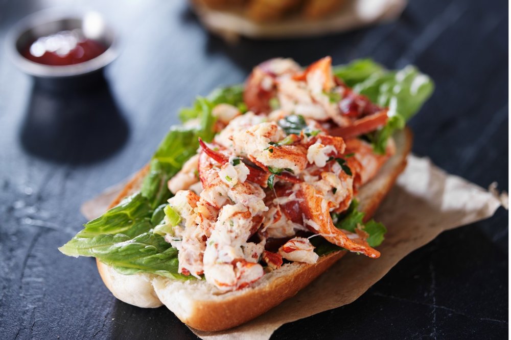 Lobster Roll – Bánh Mì Nhân Tôm Hùng Cực “Chanh Sả”