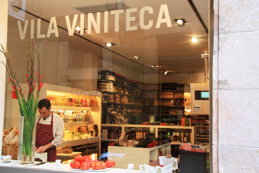 A peak into Vila Viniteca from the outside