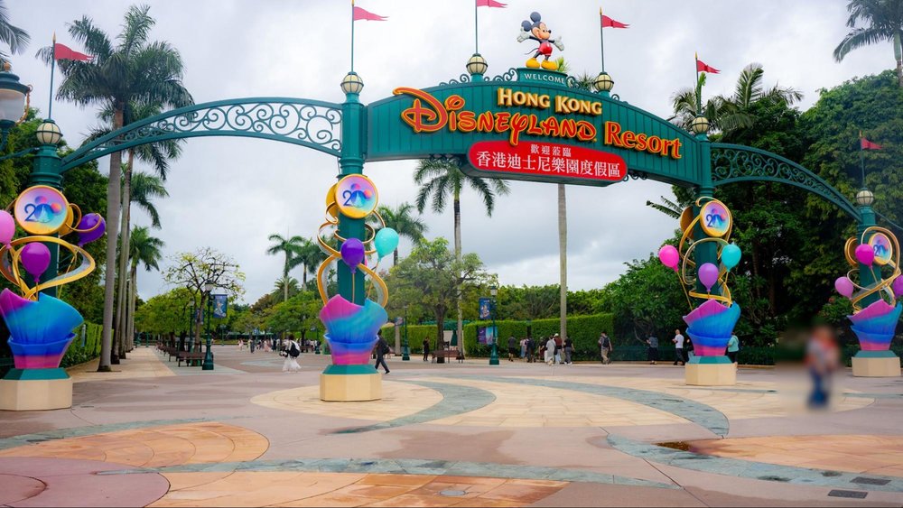 香港ディズニーランド・リゾート20周年の初日へ! アーチ