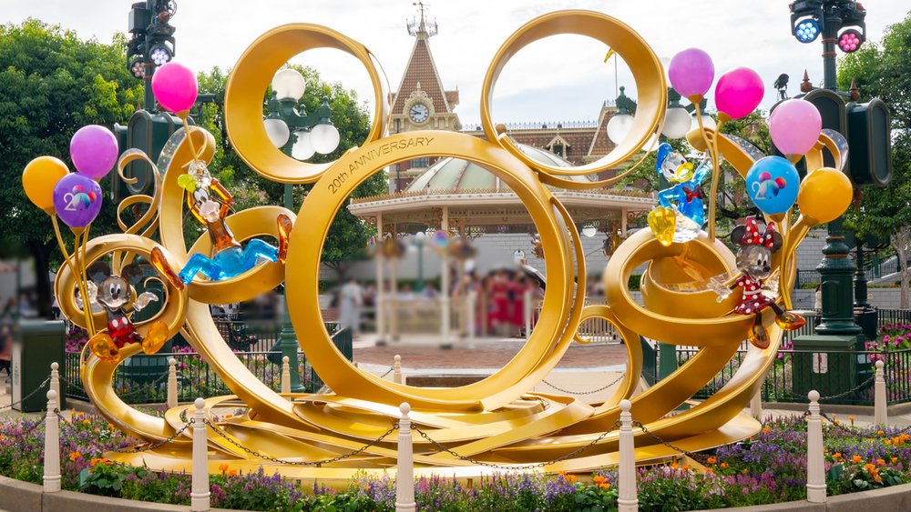 香港ディズニーランド・リゾート20周年の初日へ! モニュメント 風船