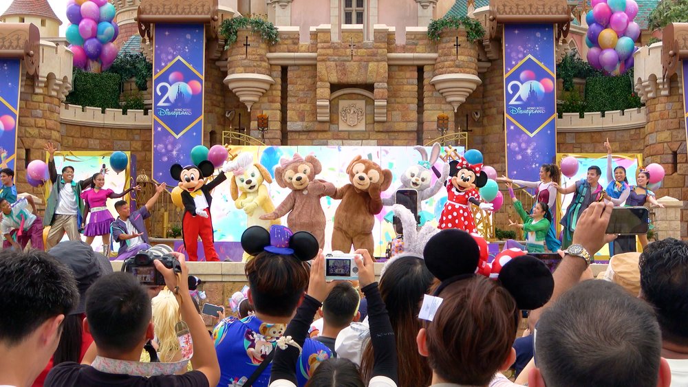 香港ディズニーランド・リゾート20周年の初日へ!ディズニー・フレンズ お城 ショー