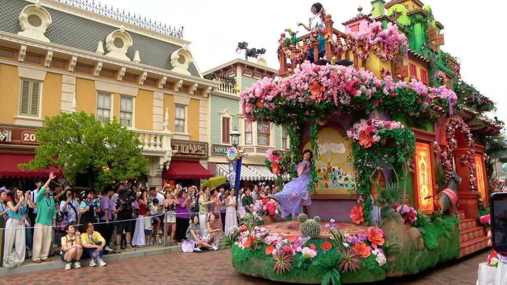 香港ディズニーランド・リゾート20周年の初日へ! フロート 花